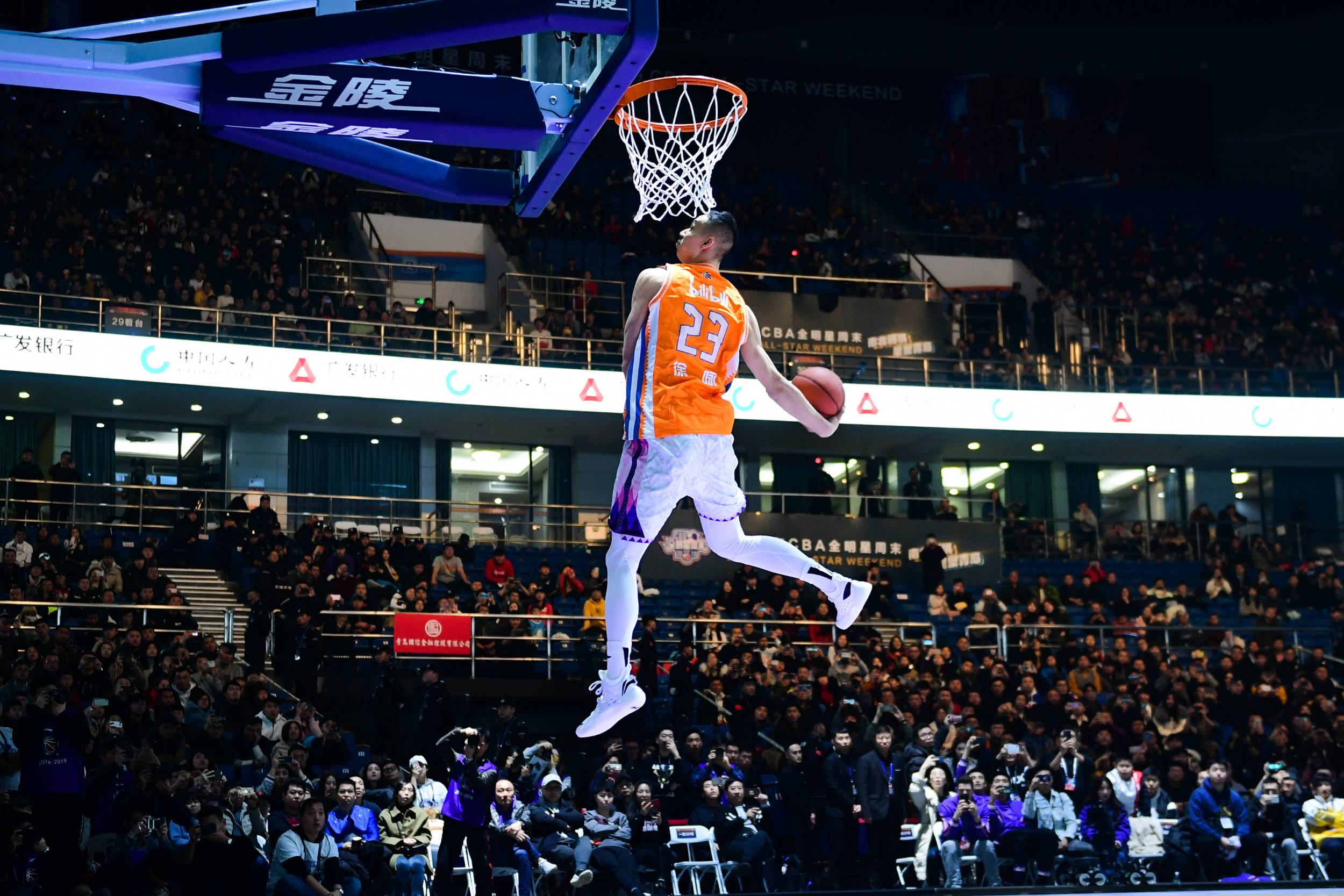 开云入口-瓦伦西亚训练开放日，集结日调整名单引欢呼，全明星赛在即，球探报告显示潜力(明日方舟萨米分队)